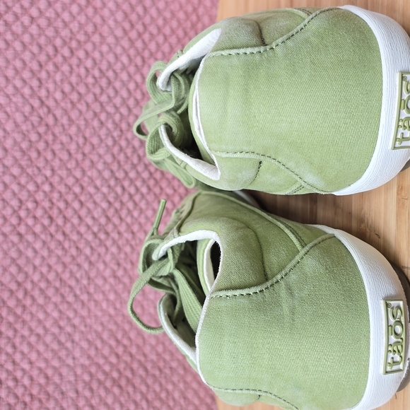 Taos Moc Star 2 Green Lace-Up Sneakers - Picture 8 of 13